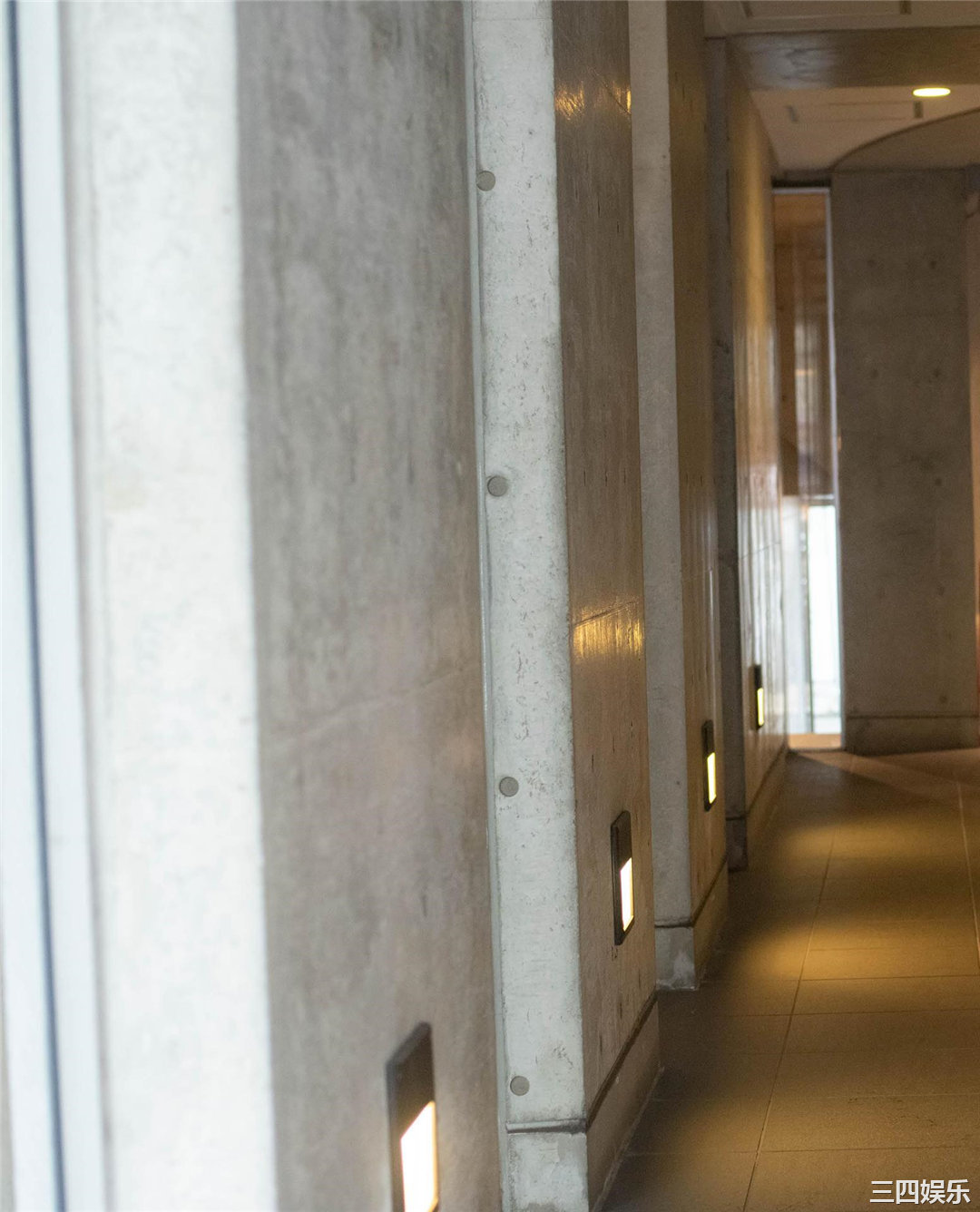 和田あずさ写真集《透明な青色》高清全本