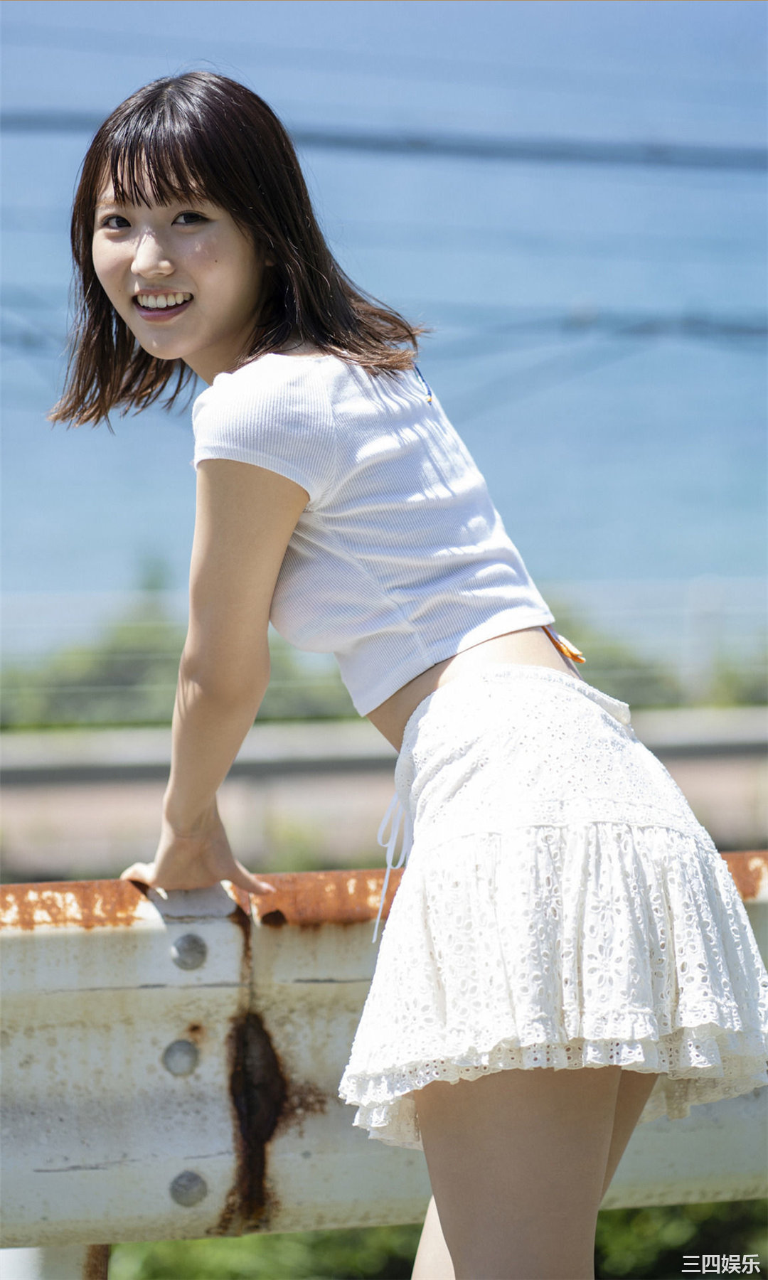 藤白れもん写真集《出社0日で脱サラして夢見るアイドルに！！》高清全本