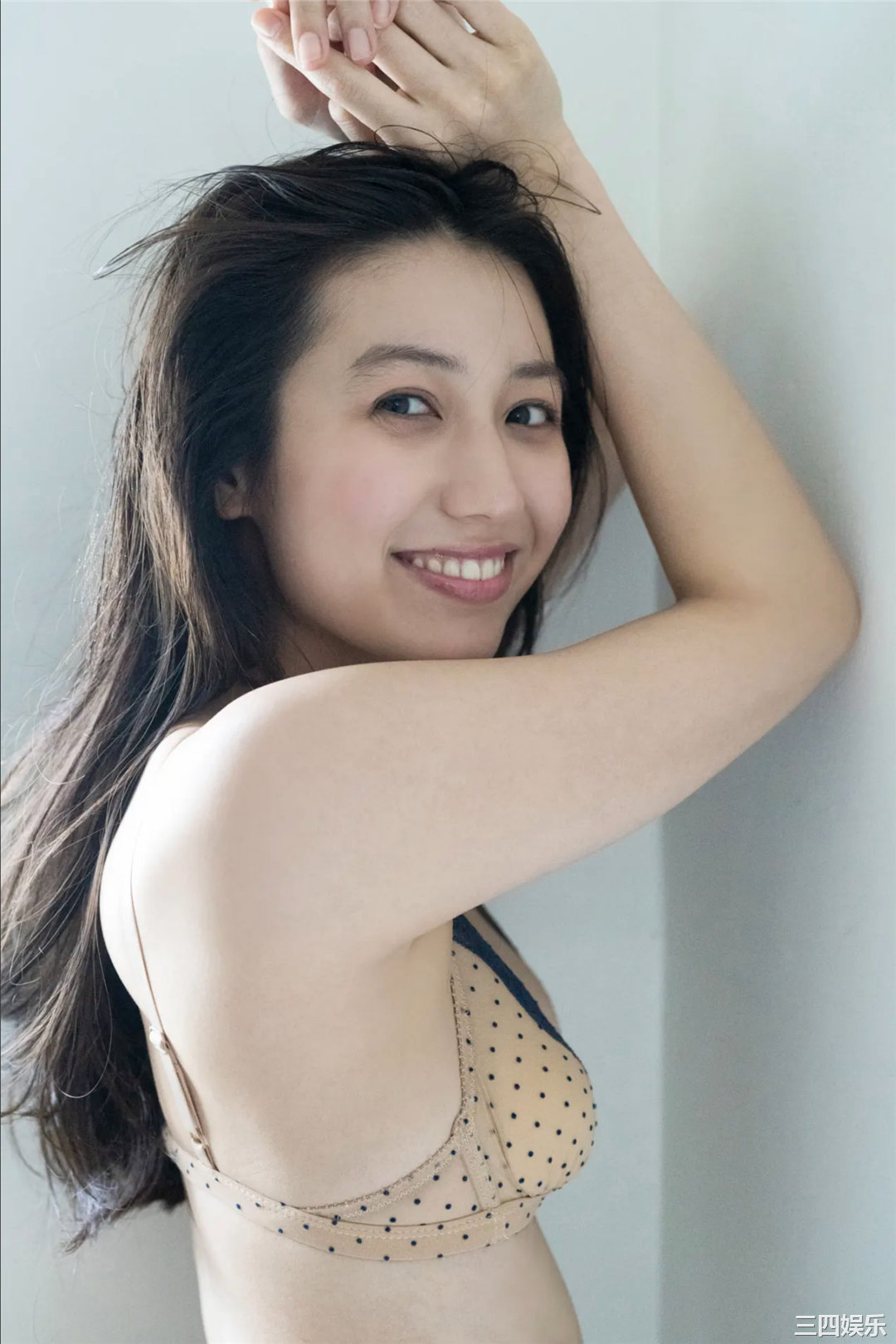 佐藤あいり写真集《艶めく素肌 vol.1》高清全本