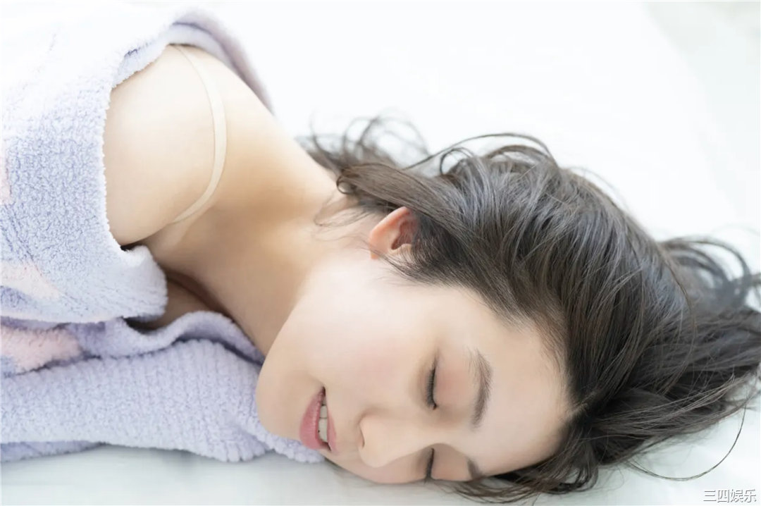 佐藤あいり写真集《艶めく素肌 vol.1》高清全本