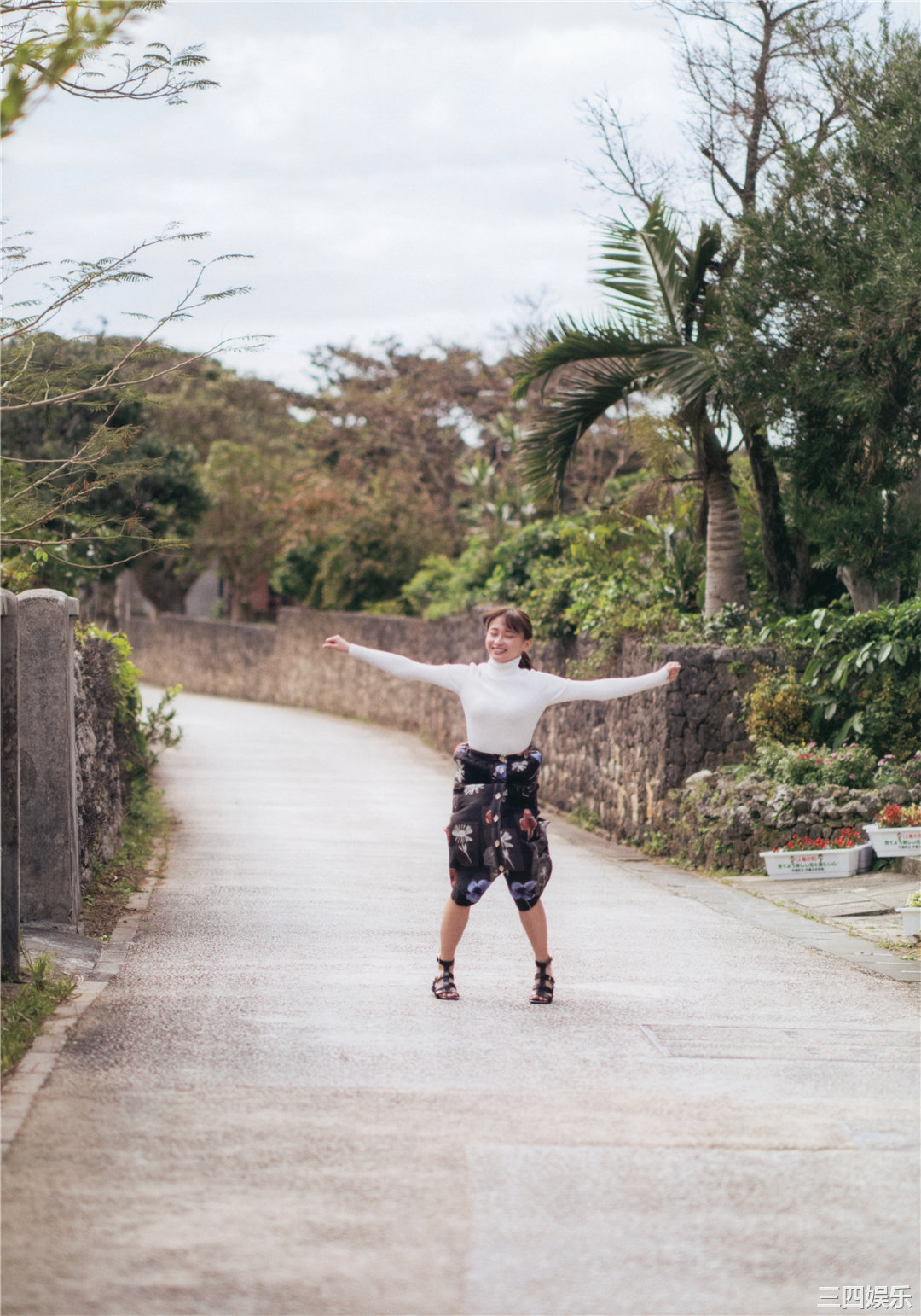 影山优佳1ST写真集《知らないことだらけ》高清全本