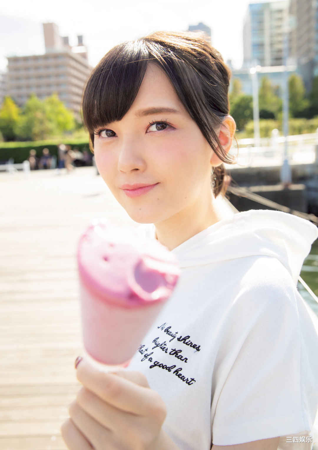 鬼头明里1ST写真集《Love Route》高清全本